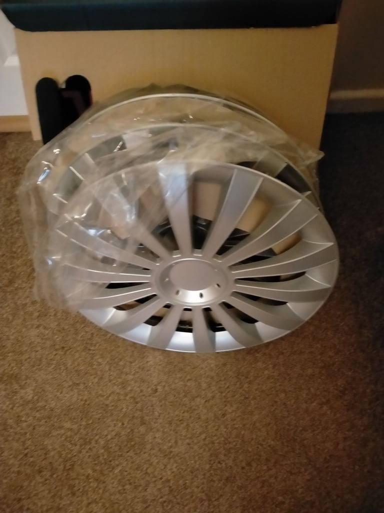 set of 3 Halfords 15" Meridien Wheel Trims.