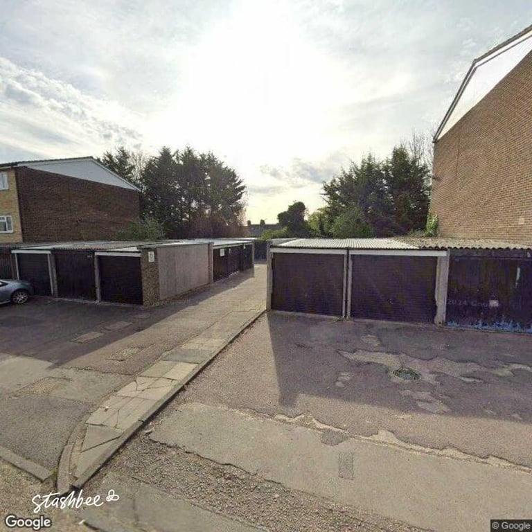 Garage to rent in London (N14) | Stashbee