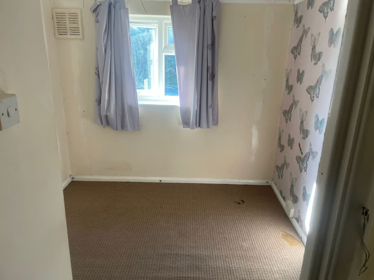 image for Spacious 3-Bed House for Rent – KT14 7ET