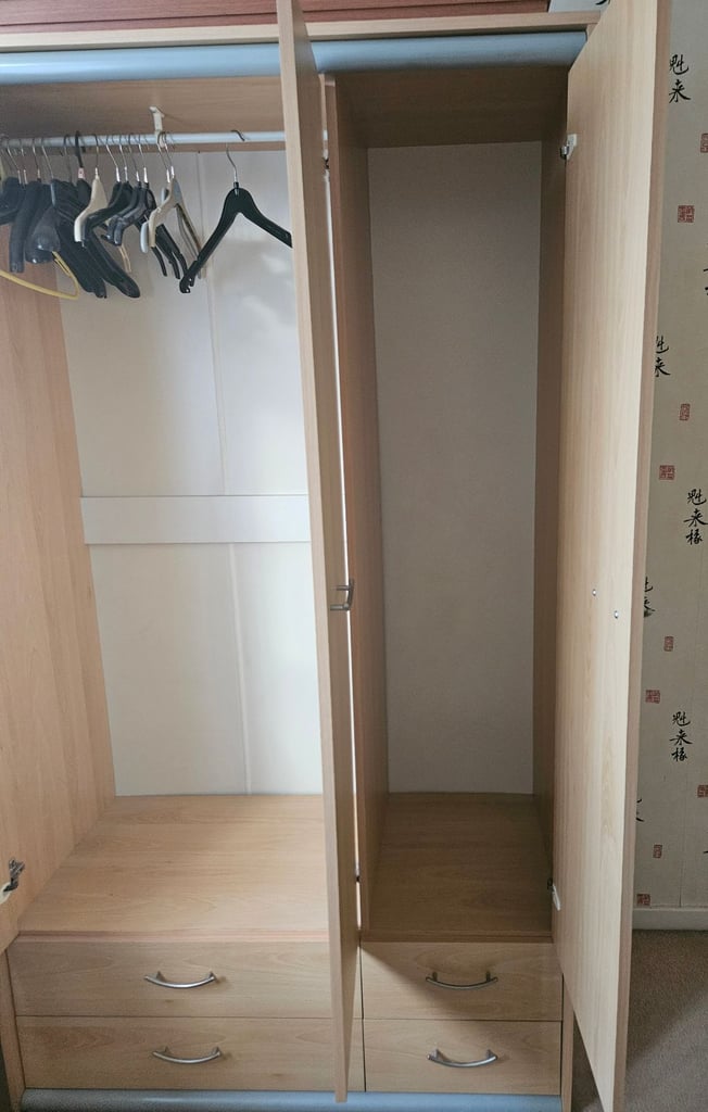3 door wardrobe with drawers