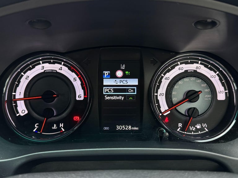 2020 Toyota Hilux 2.4 D-4D Invincible X Auto 4WD Euro 6 (s/s) 4dr (TSS) PICK UP Diesel Automatic