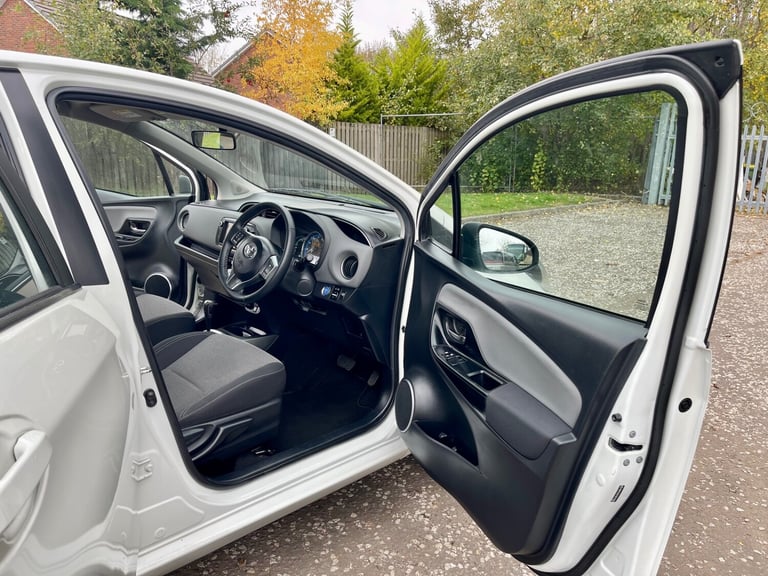 2015 Toyota Yaris 1.5 Hybrid Icon 5dr CVT ULEZ Compliance  HATCHBACK Petrol/Electric Hybrid Autom...