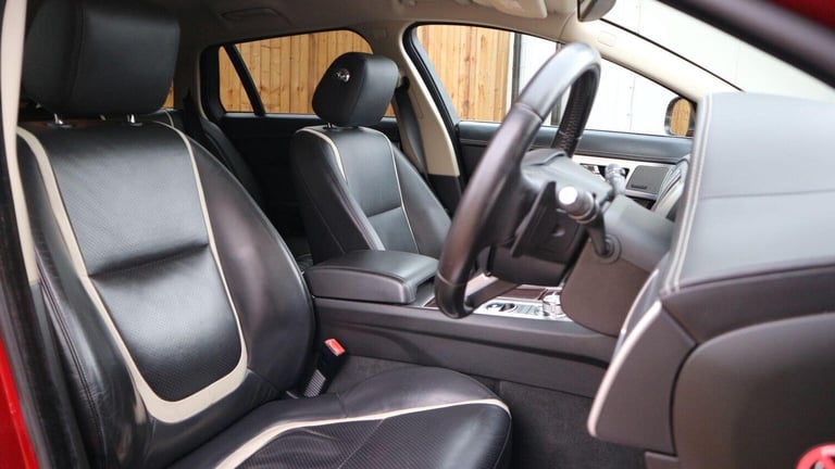 JAGUAR XF 2.2d Portfolio Sportbrake Auto Euro 5 (s/s) 5dr 2015