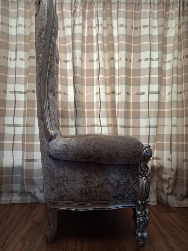 Large throne style chair 