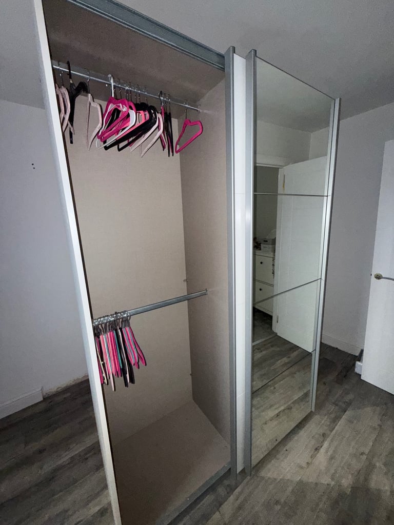 Double wardrobe 