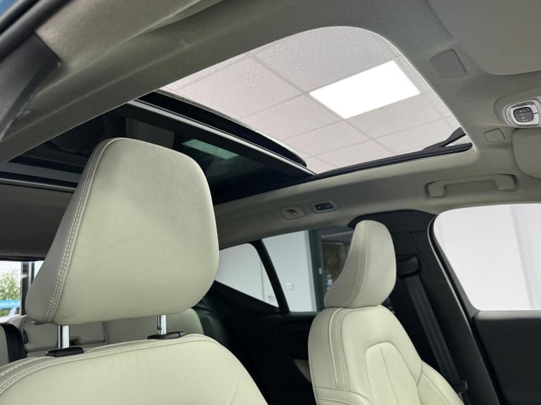 VOLVO XC40 1.5h T5 Recharge 10.7kWh Ultimate Dark Auto Euro 6 (s/s) 5dr 2023