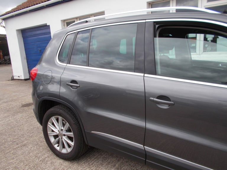2012 Volkswagen Tiguan 2.0 TDi BlueMotion Tech SE 5dr ESTATE Diesel Manual