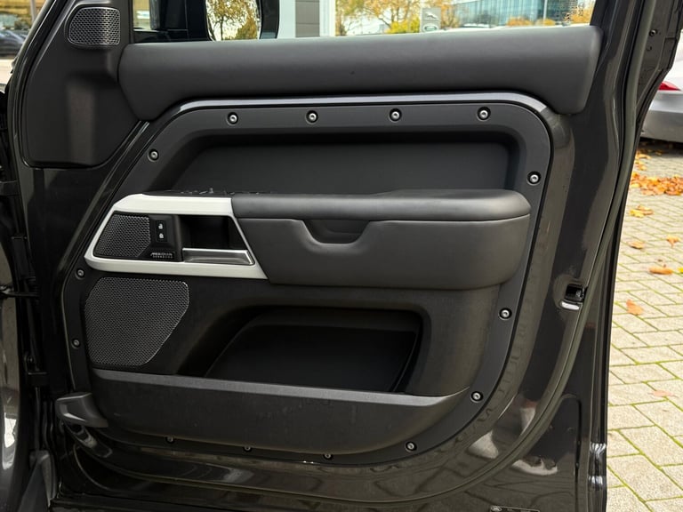 2022 Land Rover Defender 110 3.0 D300 MHEV HSE SUV 5dr Diesel Auto 4WD Euro 6 (s/s) (300 ps) ESTA...