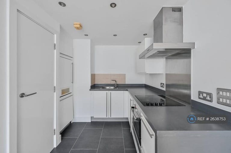 image for 1 bedroom flat in Cadogan Road, London, SE18 (1 bed) (#2638753)