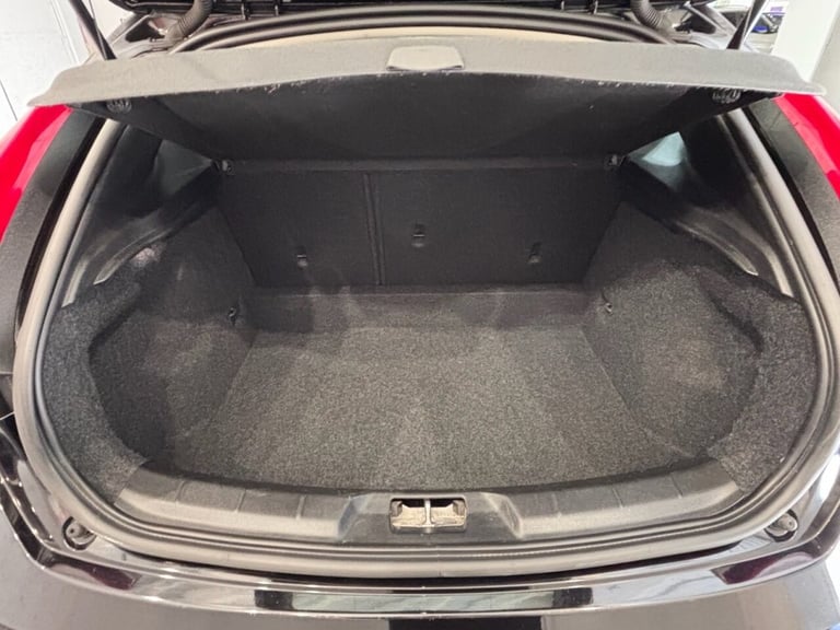 2016 16 VOLVO V40 2.0 D2 SE LUX HATCHBACK 5DR DIESEL MANUAL EURO 6 (S/S) (120 PS