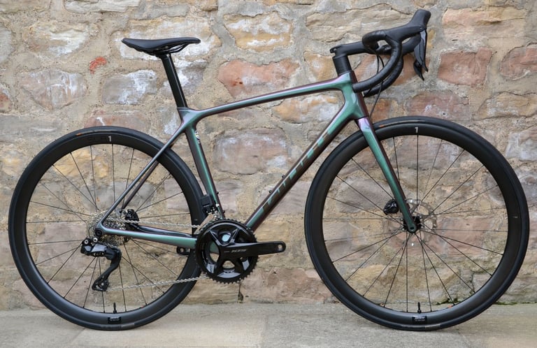 image for COST £4600. 2024 GIANT TCR ADVANCED PRO 1 Di2 DISC CARBON ROAD BIKE. CARBON WHEELS. MINT. 7.75KG