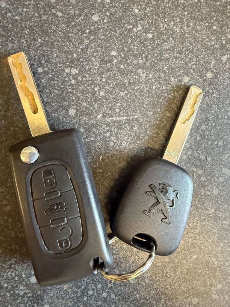 Car key cutting and programming 