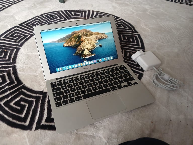 Mac book air 2012 free delivery 