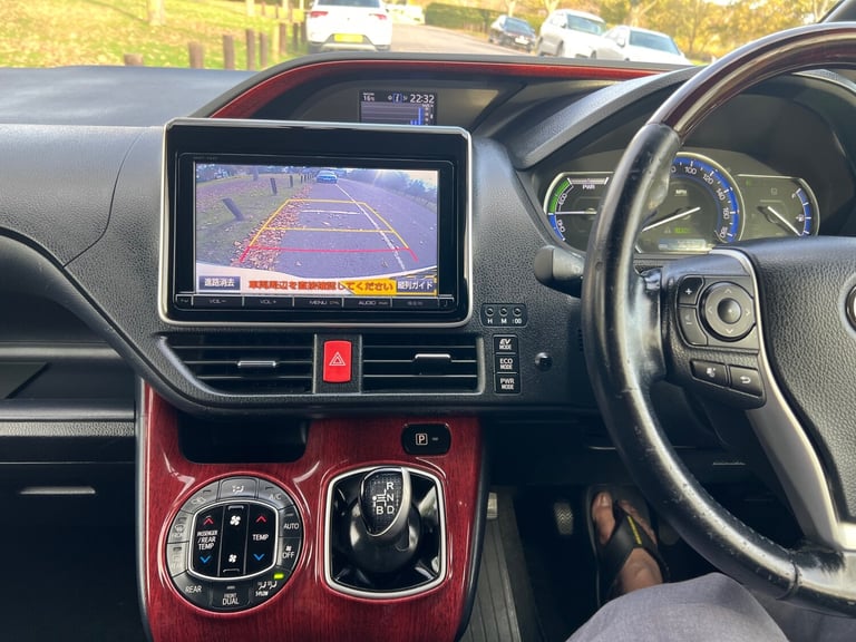 2015 Toyota Noah MPV Hybrid Electric  Automatic