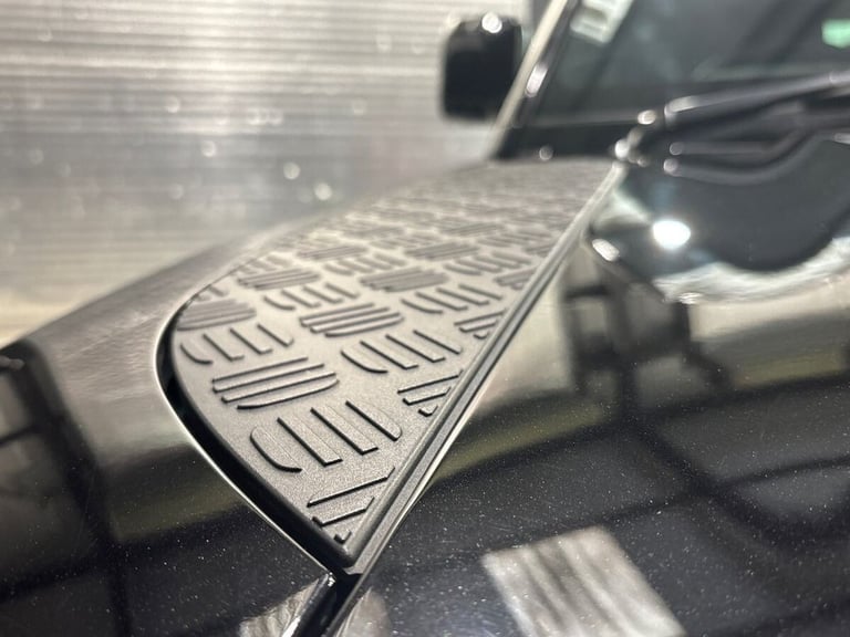 2023 Land Rover Defender 3.0 D250 MHEV SE Hard Top SUV 5dr Diesel Auto 4WD MWB Euro 6 (s/s) (250 ...