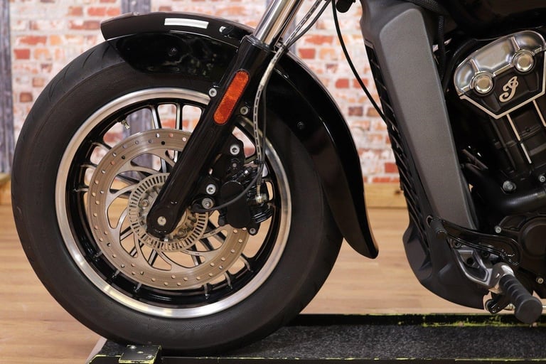 2016 INDIAN SCOUT - 11,274 MILES - INDIAN STAGE 1 EXHAUST, PANNIERS AND SCREEN