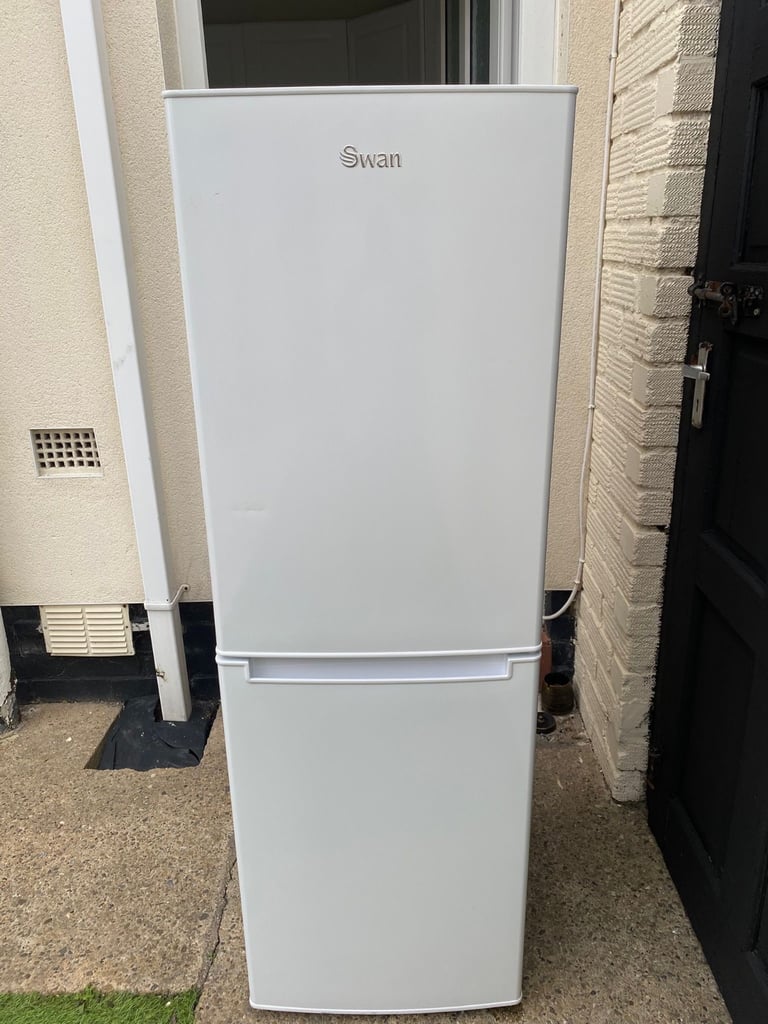 image for Swan fridge freezer 