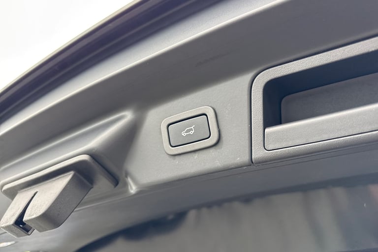 2019 Land Rover Range Rover Velar 2.0 D240 R-Dynamic HSE Auto 4WD Euro 6 (s/s) 5dr SUV DIESEL Aut...