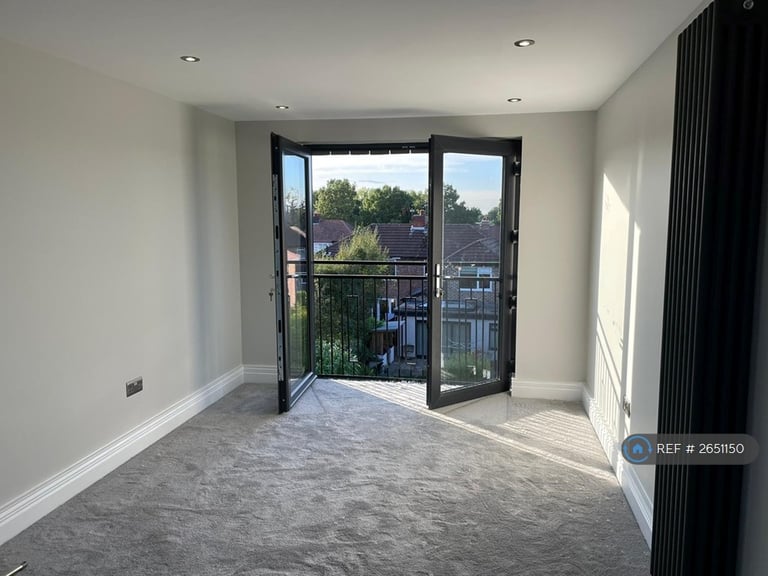 4 bedroom house in Gillbent Road, Cheadle Hulme, Cheadle, SK8 (4 bed) (#2651150)