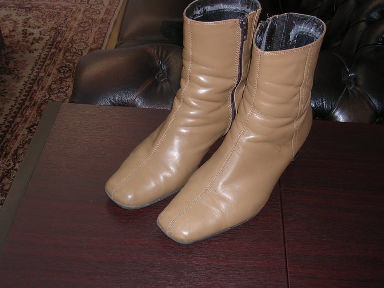 image for LADIES ANKLE BOOTS - CAMEL 6 1/2 LEATHER
