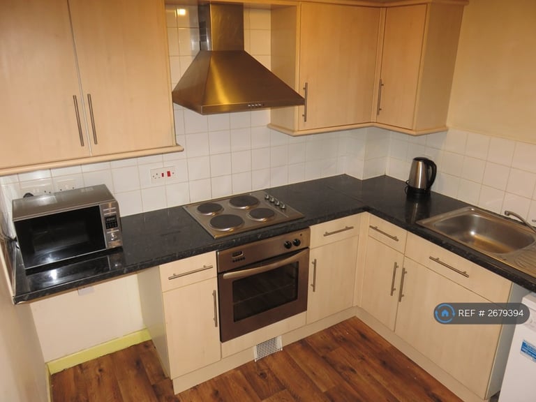1 bedroom flat in Powell House, Bury, BL9 (1 bed) (#2679394)