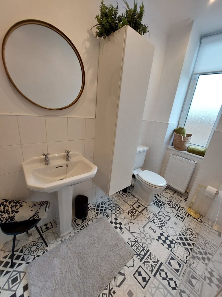 2 Bedroom Fully Furnished Flat to rent in Milngavie 