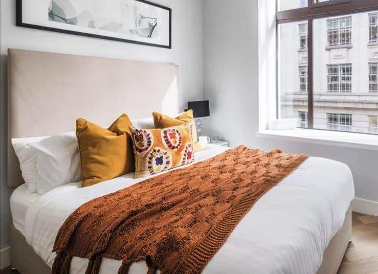 *BARGAIN: Double size bed, includes mattress and headboard