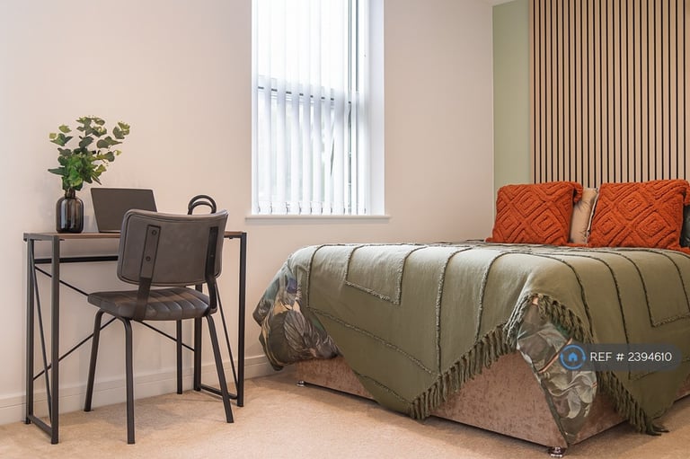 6 bedroom house in Lyndale Avenue, Bridgwater, TA6 (6 bed) (#2394610)