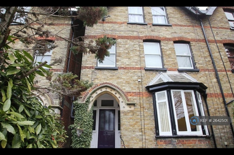 2 bedroom flat in Old Dover Road, Canterbury, CT1 (2 bed) (#2642501)