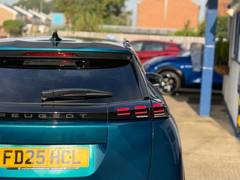 2025 Peugeot 2008 1.2 PureTech Allure 5dr ONLY 710 MILES, MAY 2028 WARRANTY,  HATCHBACK Petrol Ma...