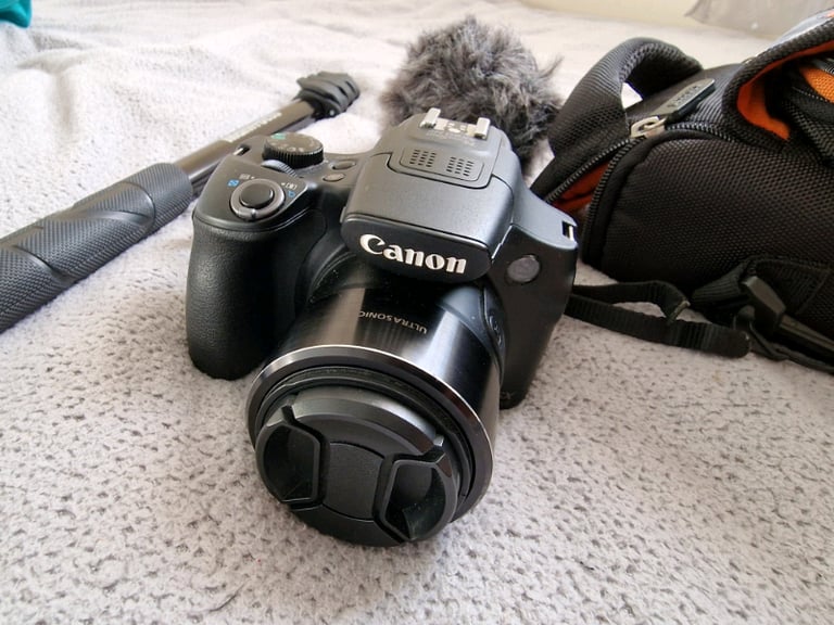 Canon SX60 HS 65X Zoom + Accessories 