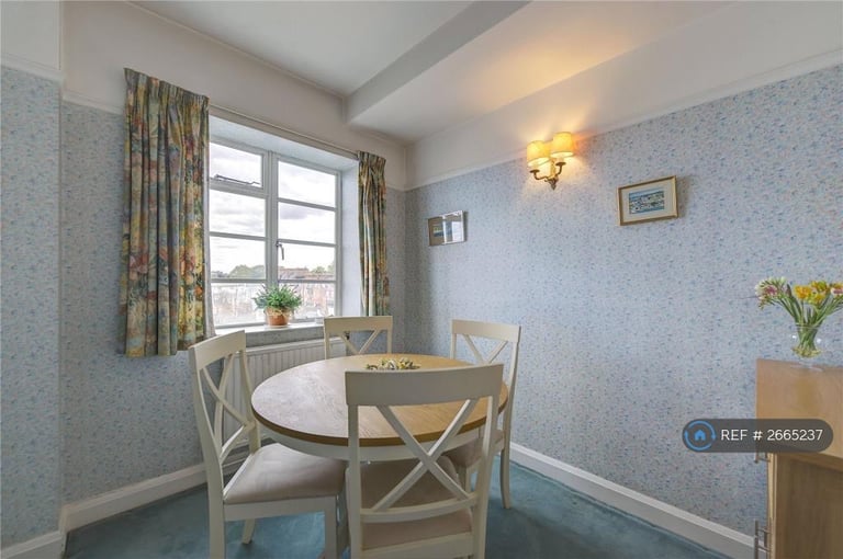 3 bedroom flat in Winchester Court, London, W8 (3 bed) (#2665237)