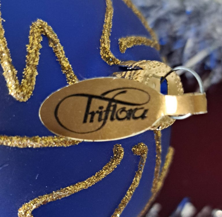 Large gift bauble new with label.