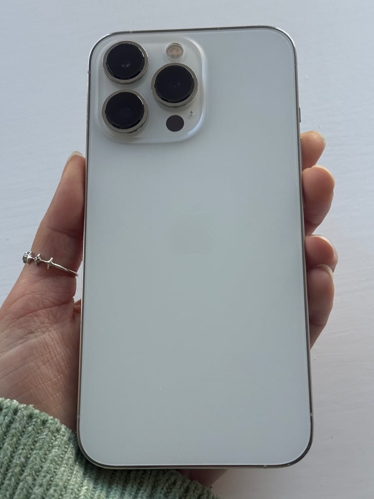 iphone 13 pro great condition *READ DESCRIPTION*