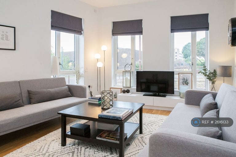 image for 3 bedroom house in St. Pauls House, London, SE8 (3 bed) (#2616133)