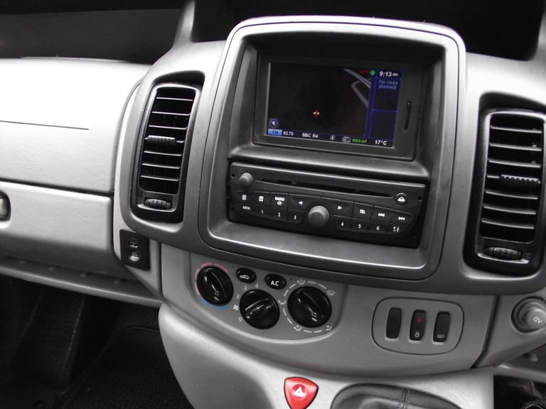 Renault Trafic Vauxhall Vivaro High roof LWB van sat nav