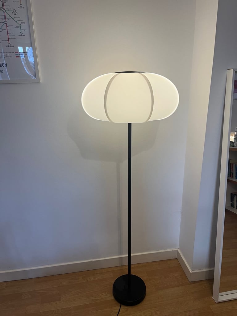 Standing Floor Lamp - Great Condition