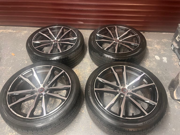 Stunning  new  condition 20 inch alloy wheels 