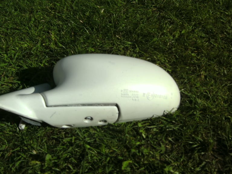 ONE,USED,GOOD COND,RARE TOYOTA MR2 WHITE ELECTRIC MIRROR,C/W WIRE/PLUG,TINTED GLASS ETC