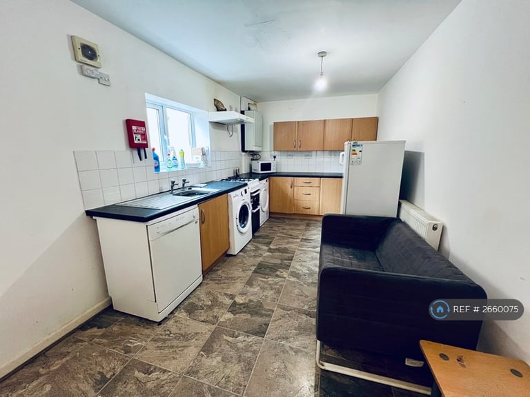 5 bedroom house in Oxford Street, Leamington Spa, CV32 (5 bed) (#2660075)