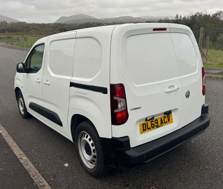 2019 Vauxhall Combo 1.5 Combo 2000 Edition S/S Auto Panel Van Diesel Automatic