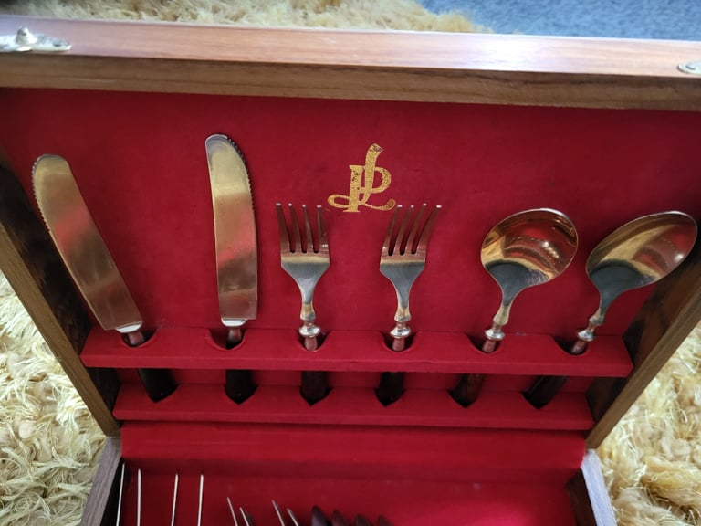 24 pieceVintage cutlery set