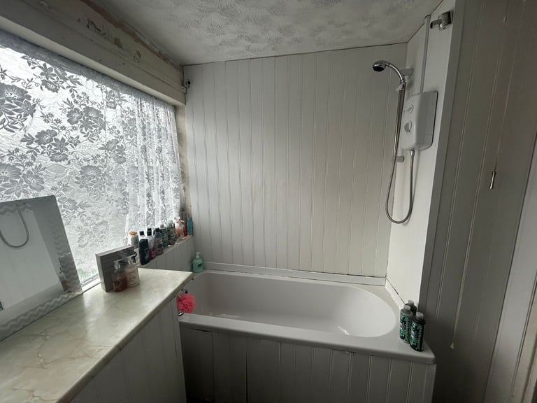 3 bed end terraced to rent with parking