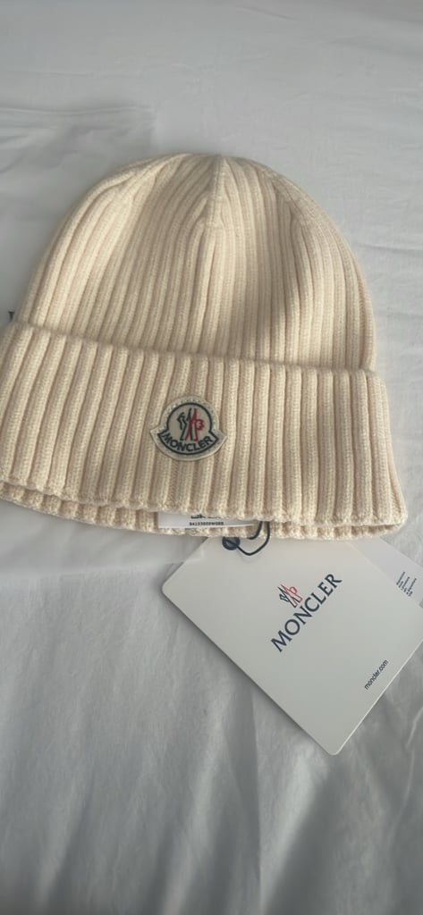 Moncler beanie cream