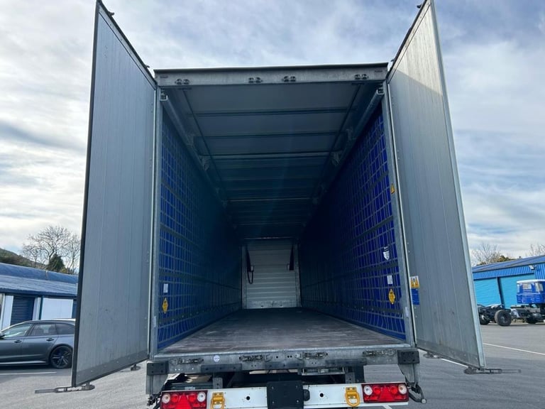 2023 SCHMITZ 13.6m Tri Axle Curtainsider