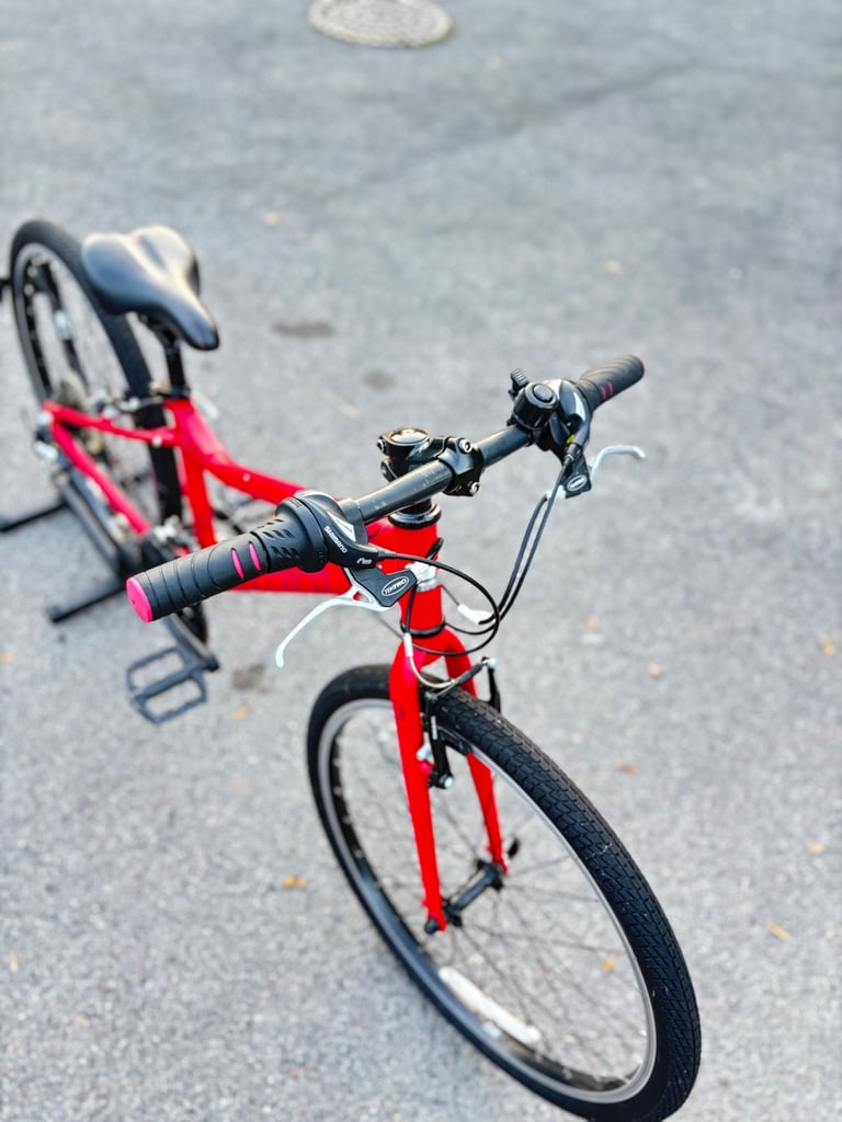CARRERA SARUNA JNR Child's / Teen hybrid bike. 24 inch wheels. Fully working. Ready to ride away.