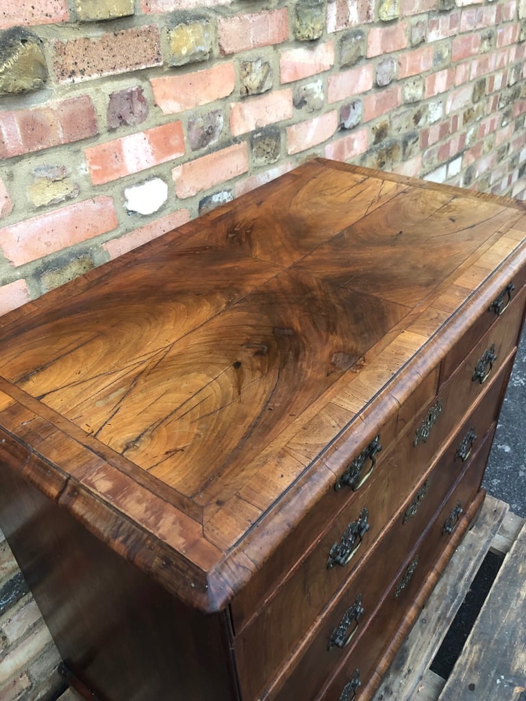Antique 18th century Queen Ann Walnut chest of drawers 