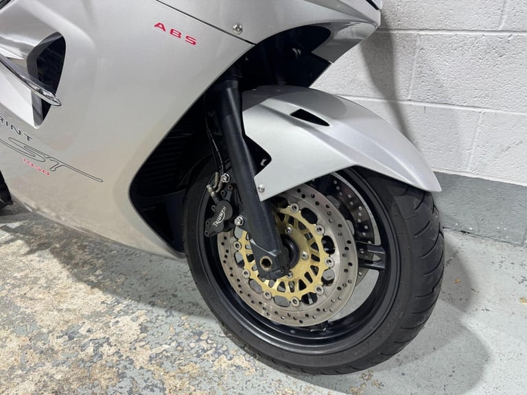 2005 Triumph Sprint ST 1050