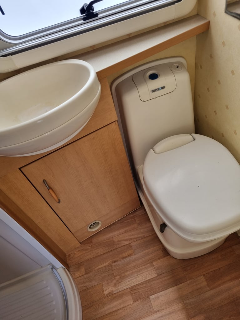 Abbey safari fixed bed excellent condition 