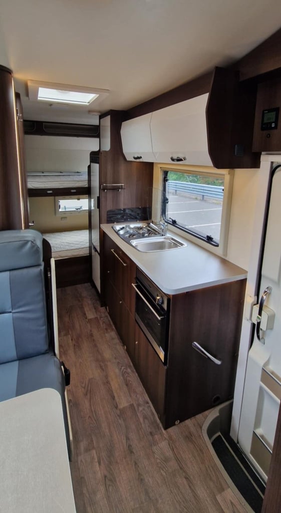 2018 FORD 2.0 ROLLER TEAM ZEFIRO 675 MOTORHOME 6 BERTH 6 BELT 3500kg 13K MILES